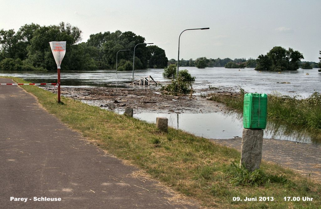 Hochwasser- 2013_06_09-016-Parey-Schleuse.jpg
